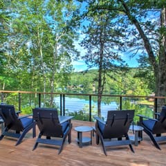 The Oak Lake House on Wanteska