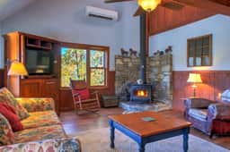 Bearwallow Cottage - Image 4