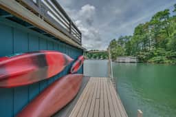 Max's Blue Lakeside Cottage - Image 5