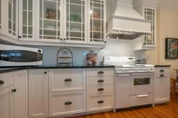 Minette's Downtown Condo - Image 3
