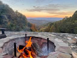 Overlook Mountain Retreat - Image 2
