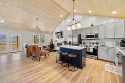 Graceland Mountain Cottage - Image 3