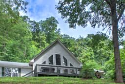 The Honeybee Hideaway - Image 2