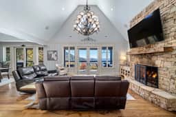 Majestic Mountain Manor - Image 4