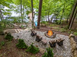 Kind Oak Lake House - Image 2