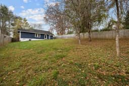 Deja Blue Bungalow - Image 4