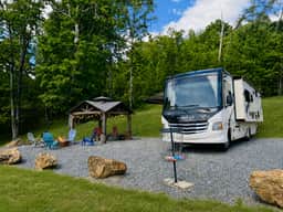 Graceland Mountain Retreat - Image 4