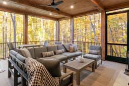 Balsam Mountain Tree House - Image 3