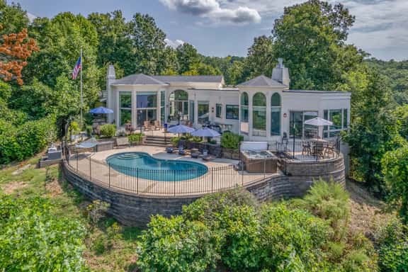 Panoramic Pool Paradise - Image 1