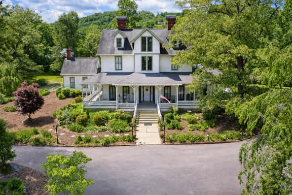 White Pine Inn - Image 1