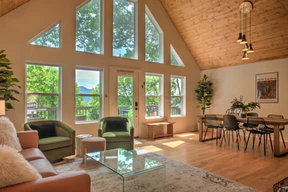 The Honeybee Hideaway - Image 1
