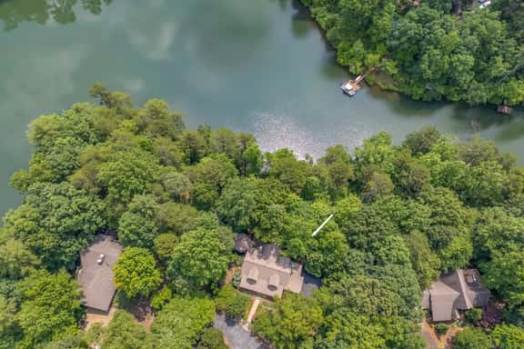 Kind Oak Lake House - Image 1