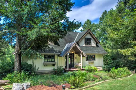 Hot Springs Hideaway - Image 1