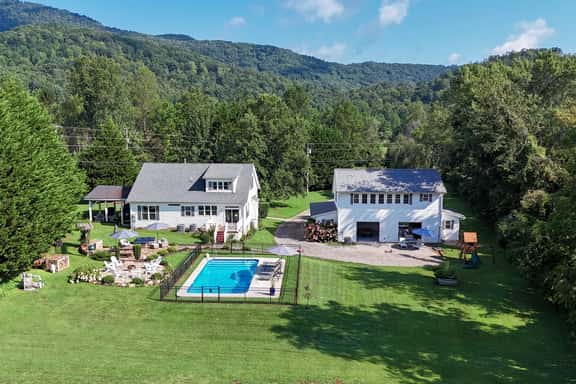 Pisgah Poolside Peaks Retreat - Image 1