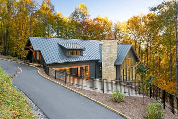 Balsam Mountain Tree House - Image 1
