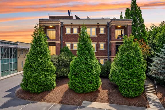 Minette's Downtown Condo - Image 1