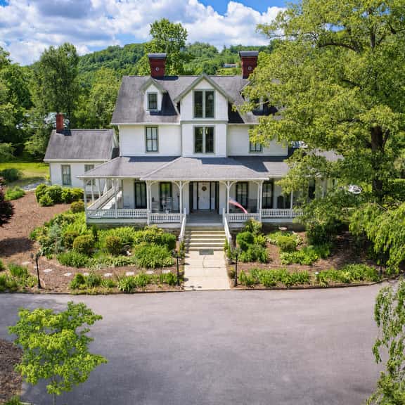 White Pine Inn - Image 1