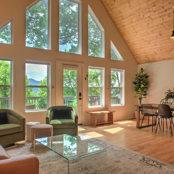 The Honeybee Hideaway - Image 1