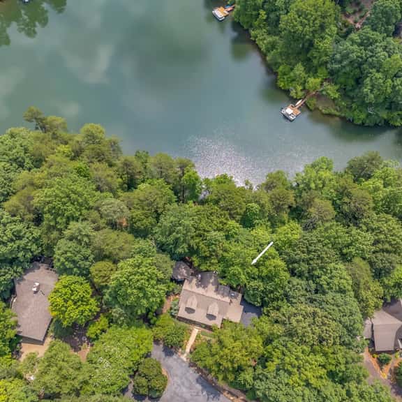 Kind Oak Lake House - Image 1