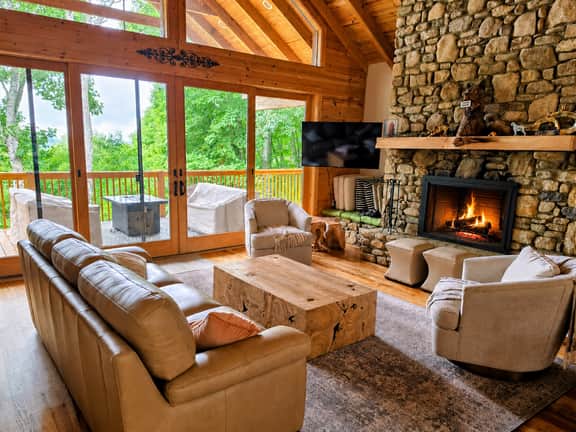 Bear and Bull Lodge - Image 3
