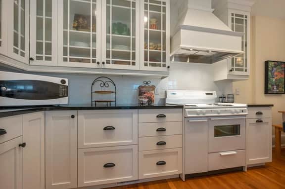 Minette's Downtown Condo - Image 3