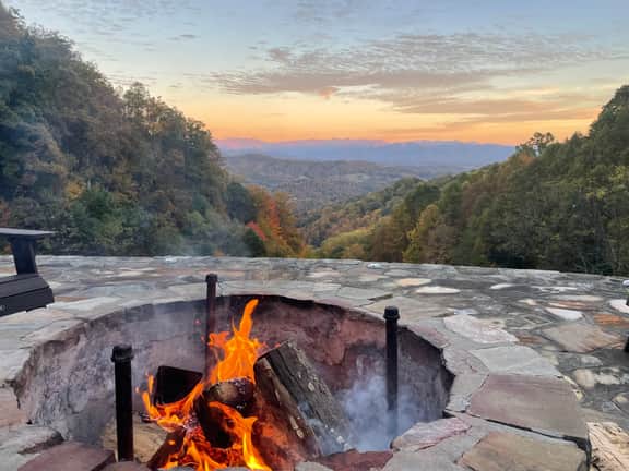 Overlook Mountain Retreat - Image 2
