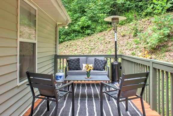 The Honeybee Hideaway - Image 5