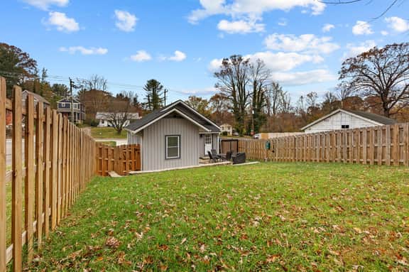 Green Door Cottage - Image 2