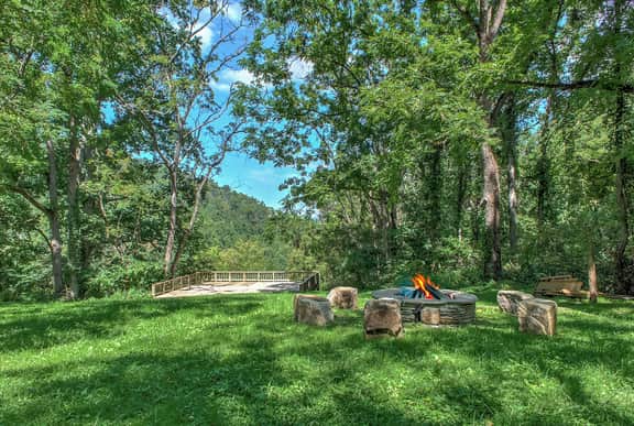 The Sugar Creek Chalet - Image 5