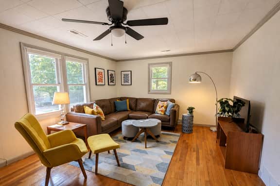 Grovemont Retro Retreat - Image 4