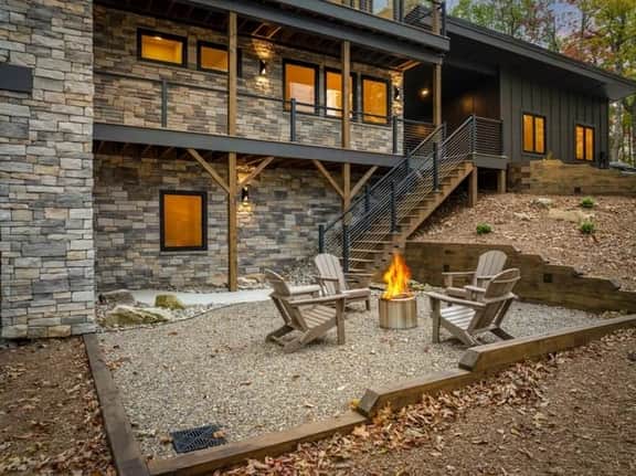 Brevard's Cedar Mountain Retreat - Image 4